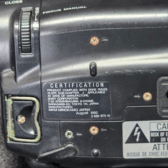 SONY Video Camera Recorder CCD-TRV91 Camcorder Charger Batteries & Videotape - Picture 8 of 16